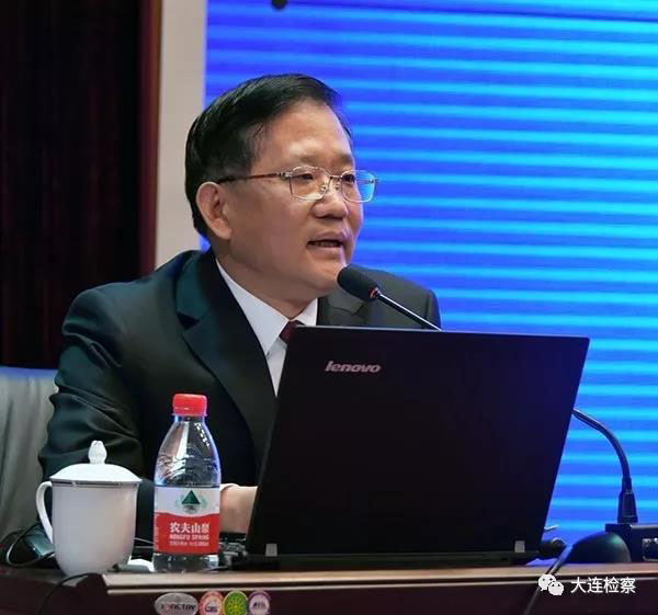 吳喆為學生上法治課