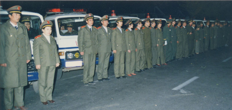 1989年11月1日,全國檢察機關(guān)查辦職務(wù)犯罪“零點行動”時，檢察干警整裝待發(fā)