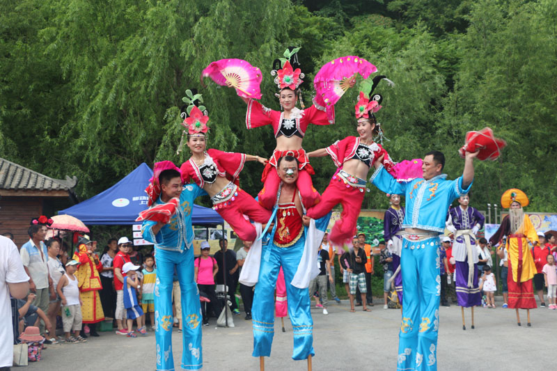 撫順縣百姓載歌載舞、樂享平安