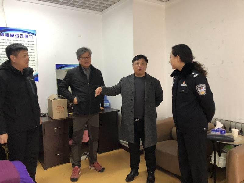 安慧副所長為雙方交談當(dāng)翻譯