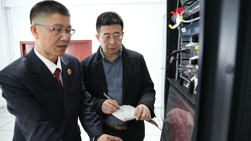 王淑波向記者演示OCR系統(tǒng)應(yīng)用