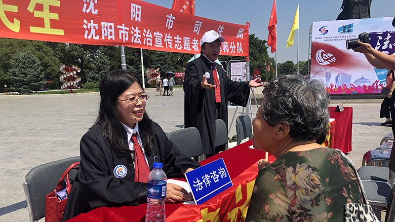 律師現(xiàn)場解答百姓法律問題