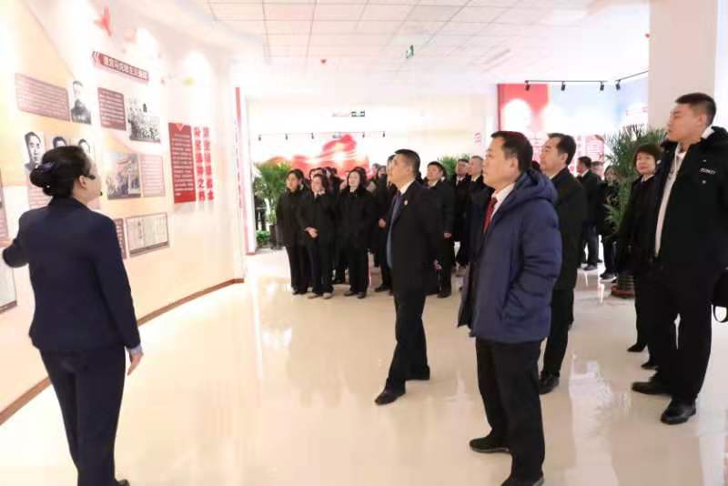 檢察干警到鞍山市政治性警示教育館參觀