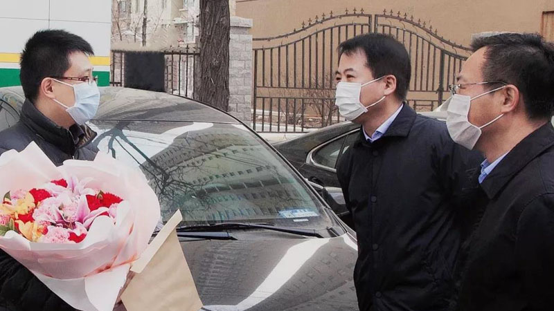 市院黨組副書(shū)記、副檢察長(zhǎng)吳冬、副檢察長(zhǎng)賈海洋看望市院干警