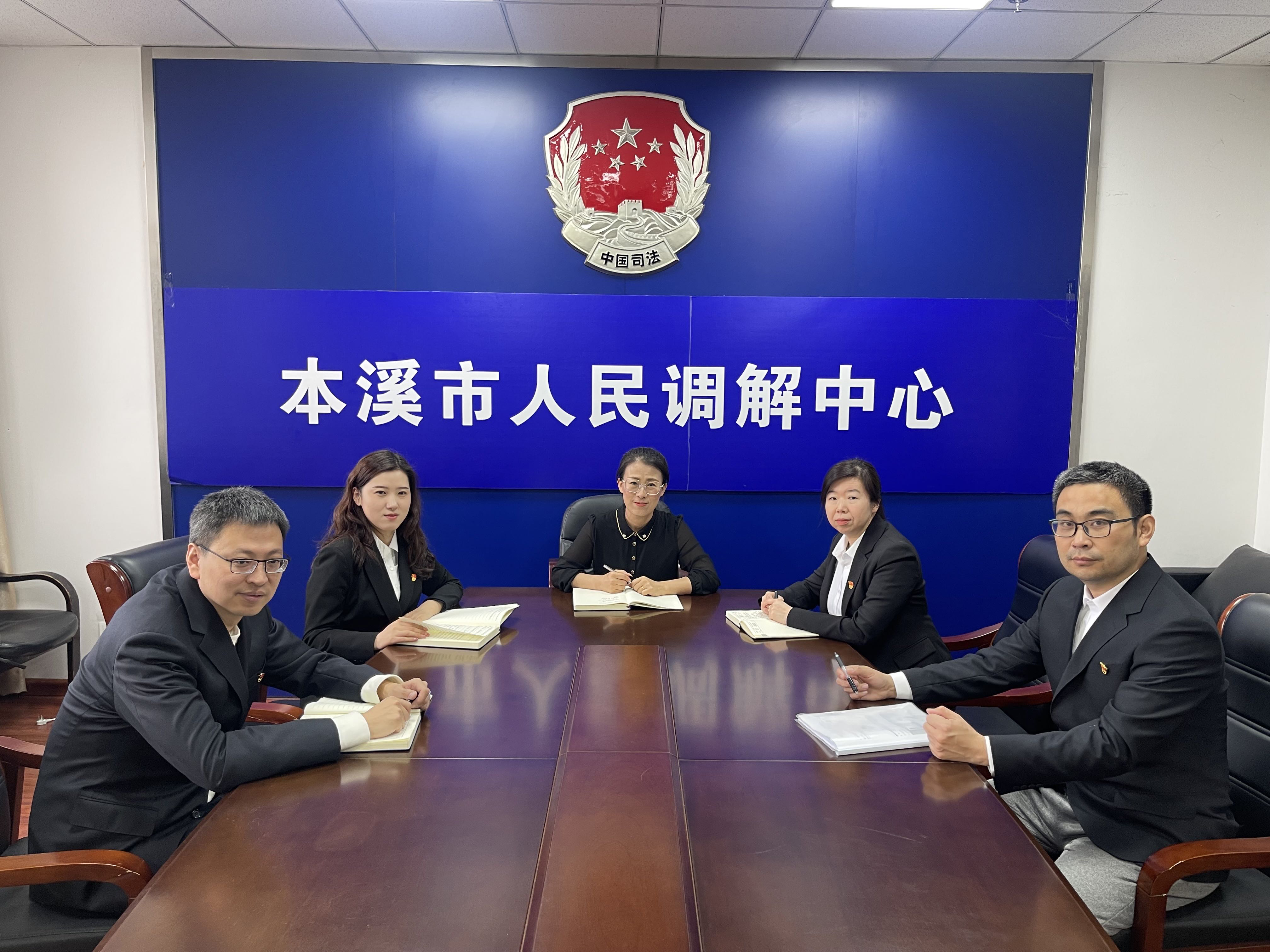 人民參與和促進法治科全員。