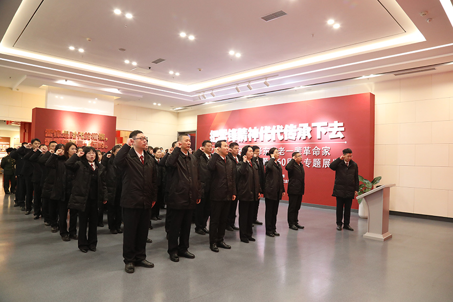 2023年2月28日，撫順市檢察院全體干警到撫順市雷鋒紀(jì)念館參觀學(xué)習(xí)，重溫入黨誓詞