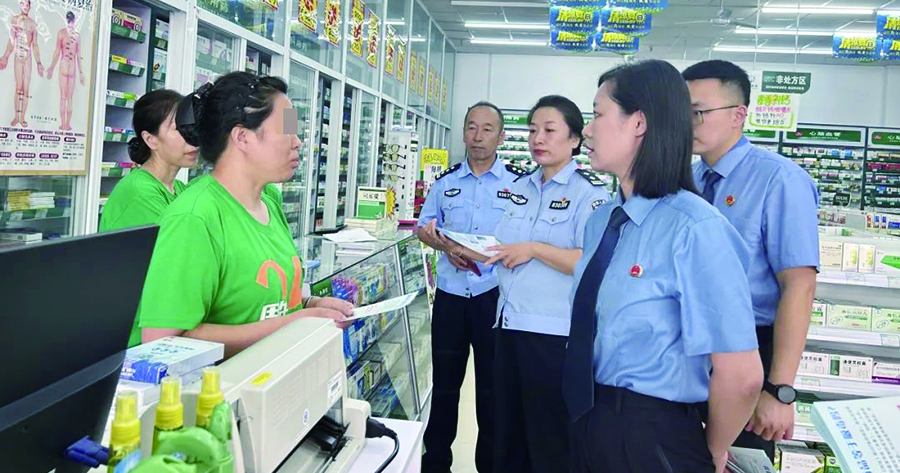 工作人員到藥房進(jìn)行執(zhí)法檢查