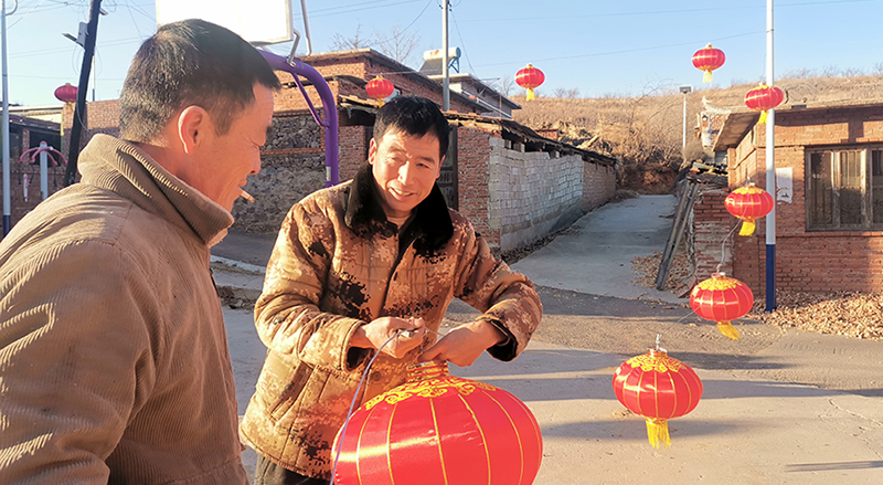 建昌縣村民掛燈籠賀新年