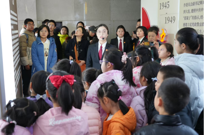 法治春風潤少年——大連政法系統(tǒng)開展中小學生安全教育活動(1)(1)154