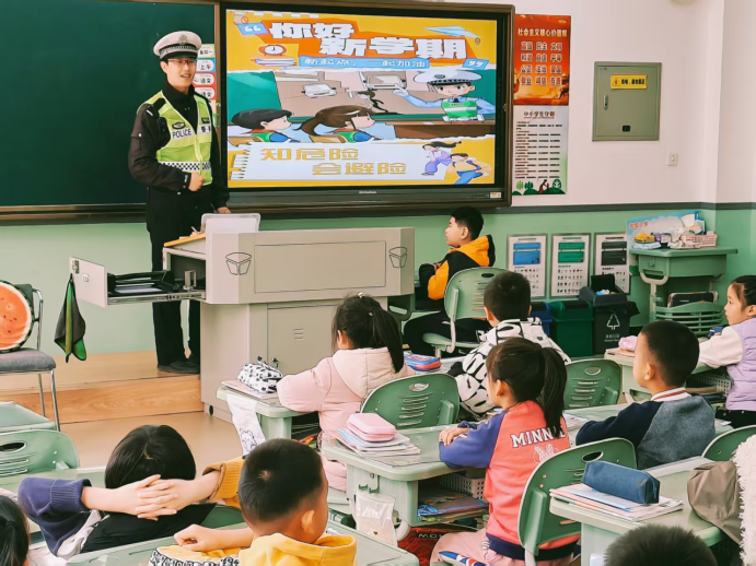 法治春風潤少年——大連政法系統(tǒng)開展中小學生安全教育活動(1)(1)781