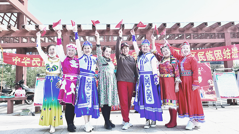 頭題圖，變電所社區(qū)居民自發(fā)組織開展文藝匯演