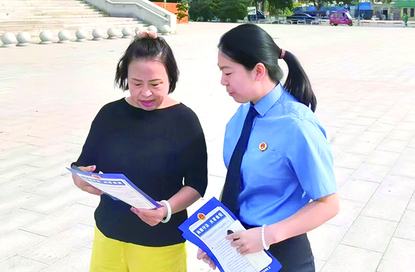 耐心細(xì)致解答群眾問題